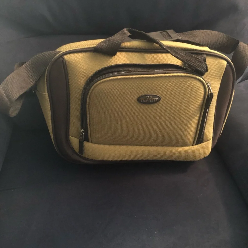 U.S. Traveler Shoulder Bag, pine green canvas, black trim, like new condition